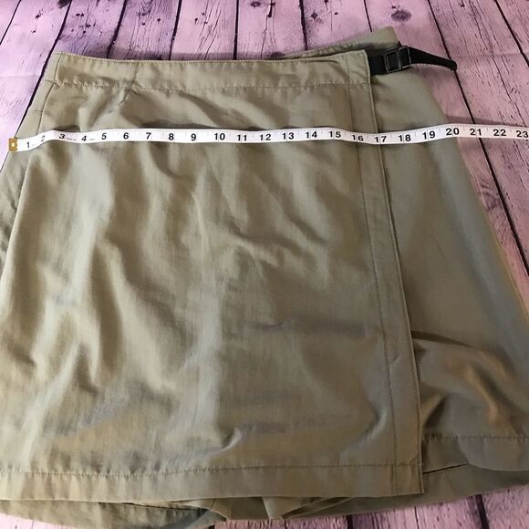 Woolrich Khaki Green Hiking Active Skort Skirt Adjustable Waist Gorpcore Size 12 - Picture 8 of 8